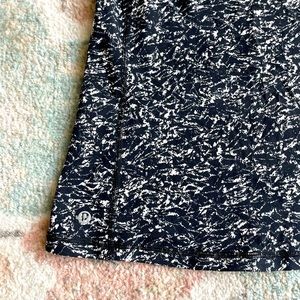 Very cute black and white print Lululemon top! Size 8.
